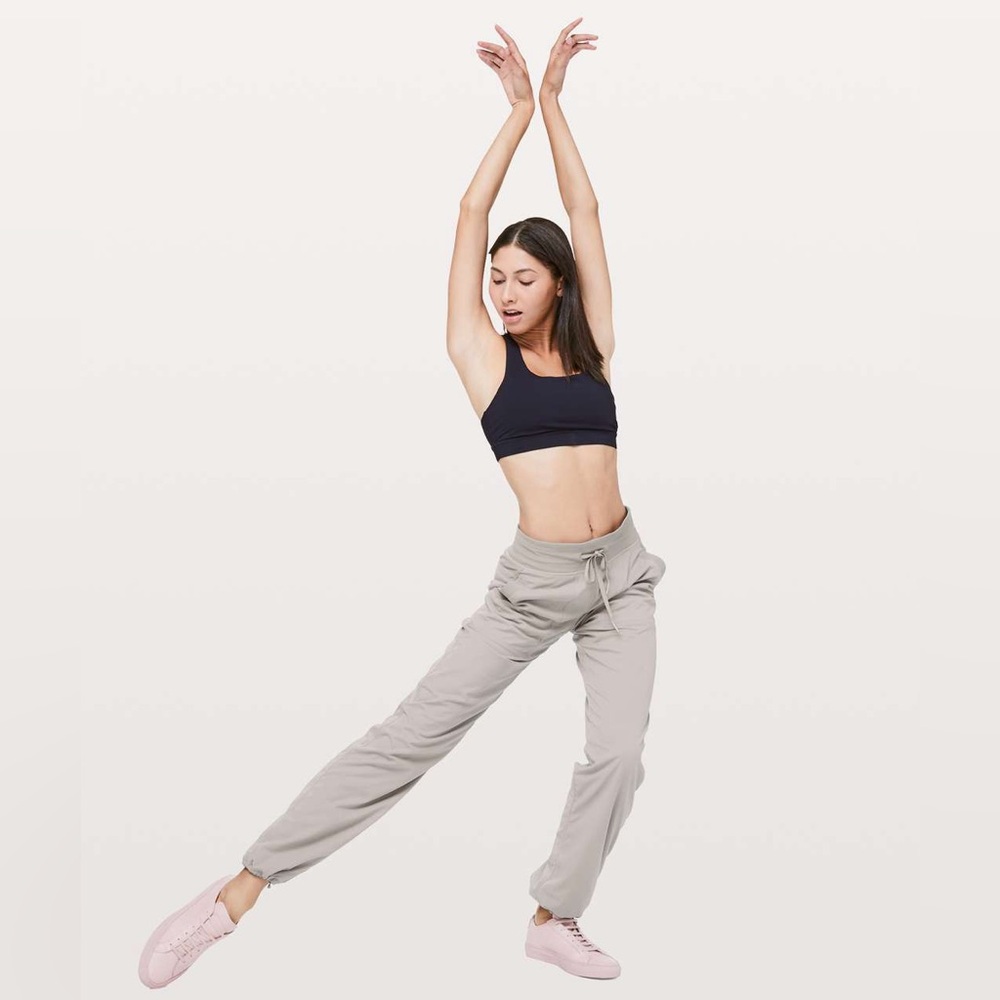 NWOT *LINED* Lululemon 32” Dance Studio Pant III Chrome Size 6